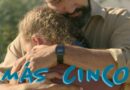 Cartel oficial de la película provida Más Cinco, con rostros esperanzados y el mensaje de fondo: una historia sobre amor, acogida y defensa de la vida