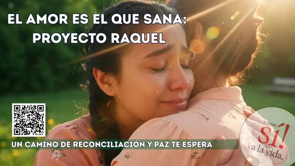 Mujeres abrazándose, lágrimas de emoción.