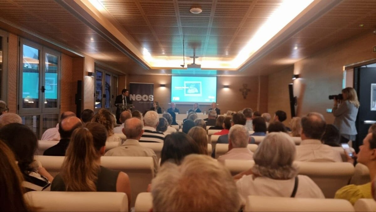 Salón de actos de la Universidad Católica de Valencia durante la presentación del informe Vida desde el origen